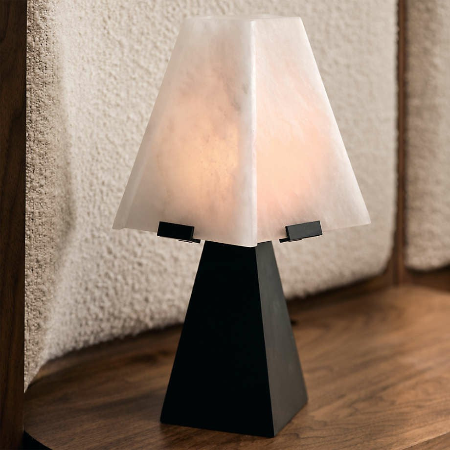 French vintage desk lamp, minimalist and high-end bedside desk lamp, bedroom villa clothing store designer 2025 ambient lamp