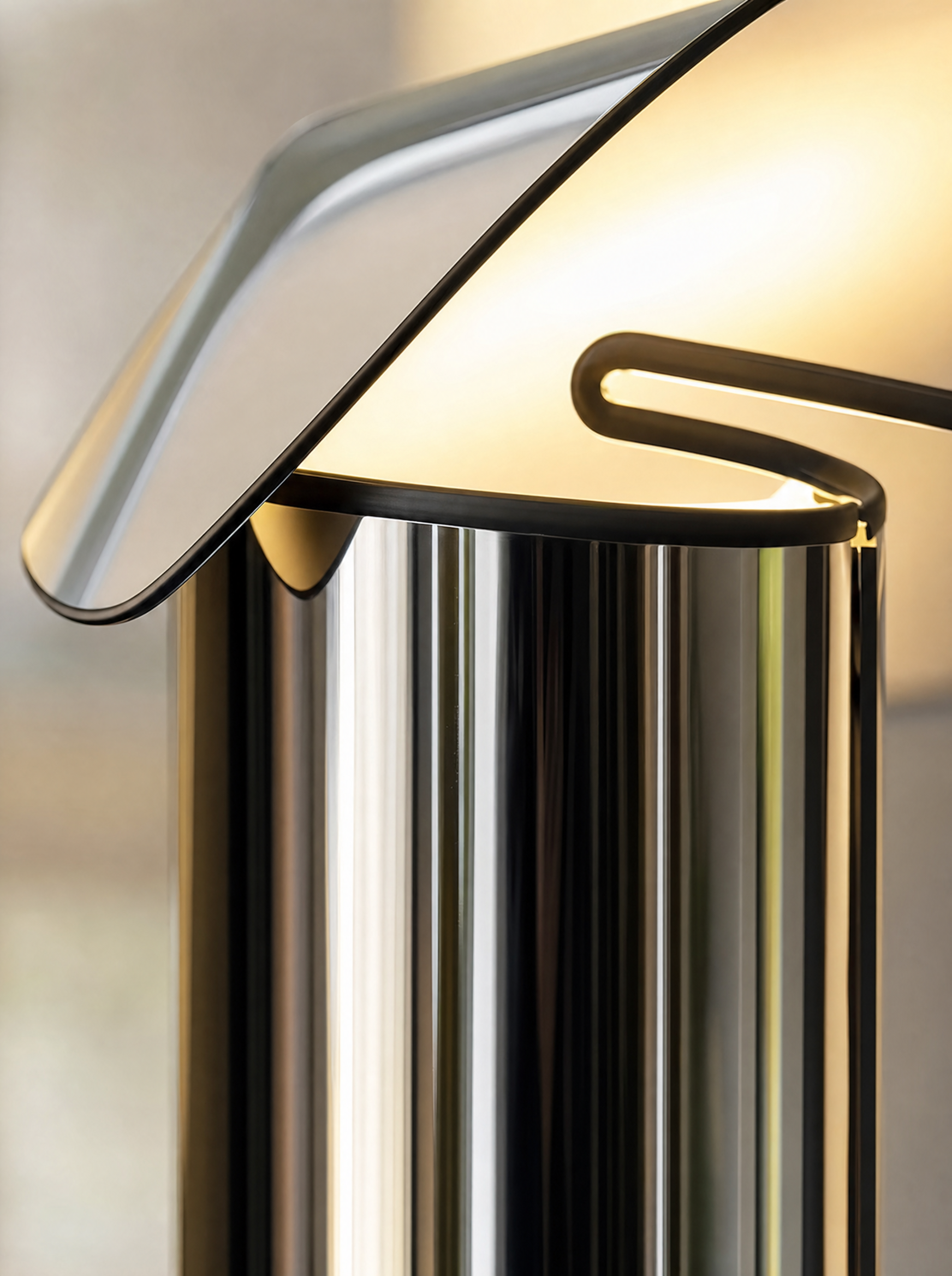 Lampe en acier poli – CAPRI